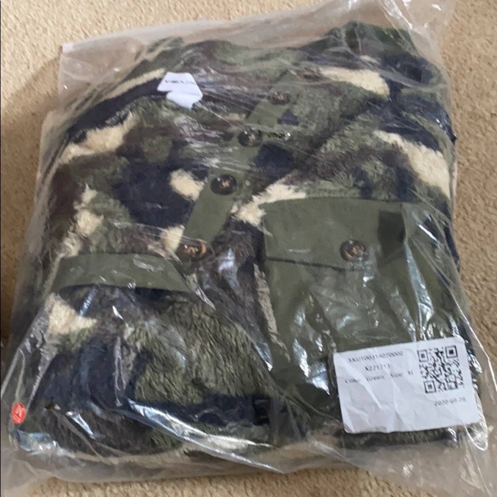 Camo Sweatshirt - Picture 4 of 4